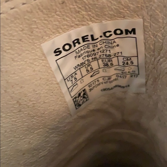 Sorel Boots Size 7.5. Lace up sheering Boots - Picture 4 of 7